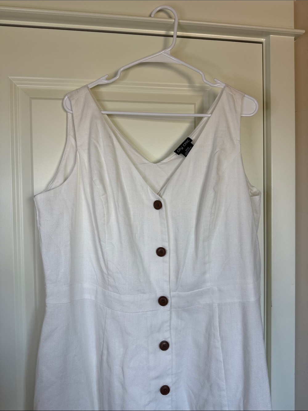 City Chic | White High-Low Button Front Maxi Dress | Size 18 - Picture 3 of 5